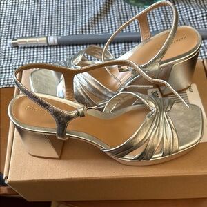 NWT Reformation Maize Platform Sandal Size 8